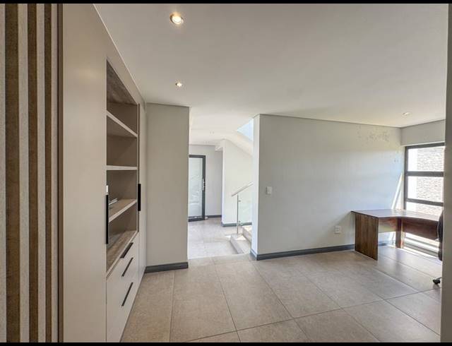 5 BEDROOM HOUSE FOR SALE IN MIDSTREAM MEADOWS